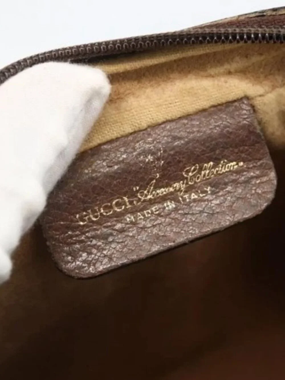 Gucci brand	gucci color	beige